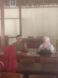 PEMBAGIAN STIKER KELUARGA PRASEJAHTERA